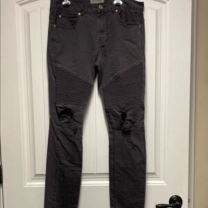 Bullhead Black Skinny Jeans with Distressed Knees